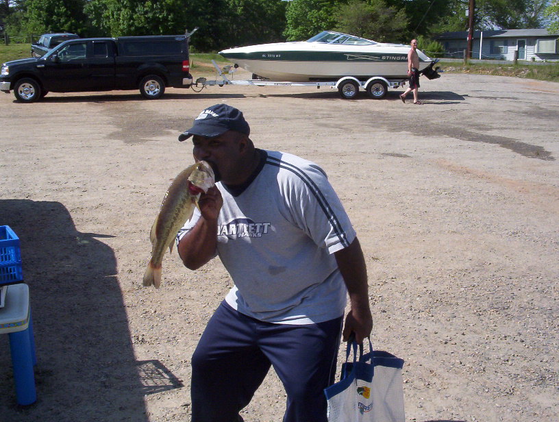 Fleeowshipbass07LakeGaston004.jpg